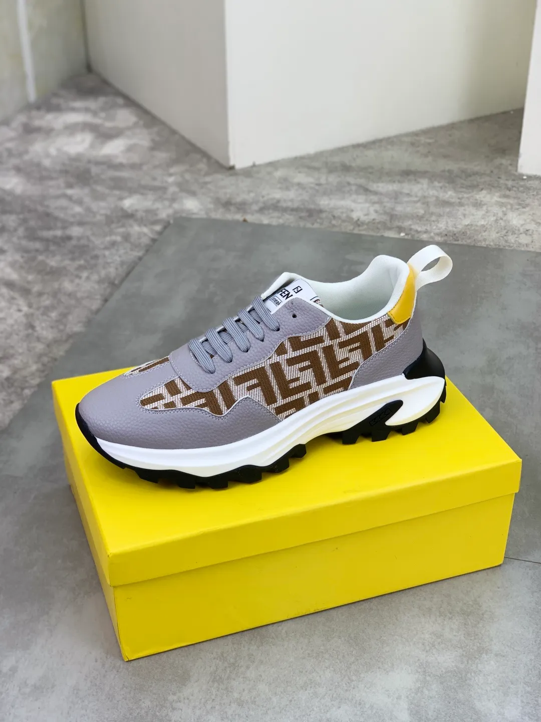 ​Men's shoes 💰P440 💰【New】Little monster 🆘 New FENDI 🕶️🕶️Simple routing effect, showing an elegant and cool driving shoe 🎬Using imported calfskin + first-layer pigskin lining🐂Excellent material🎬Detailed workmanship 🤗Comfortable foot feel➰➰. ​Pair it with any outfit to show your taste and temperament, low-key luxury ♻️Design ​simple and elegant ​noble and fashionable 🍃​Very loved and favored by trendy men 💓❤️Size: 38-44 (45 customized) 3️⃣ colors available